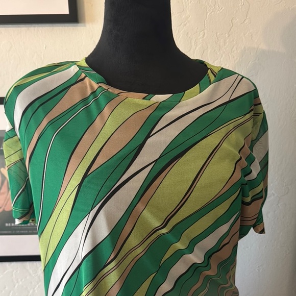 Bar III Green Asymmetrical Relaxed Blouse NWOT - Picture 5 of 6
